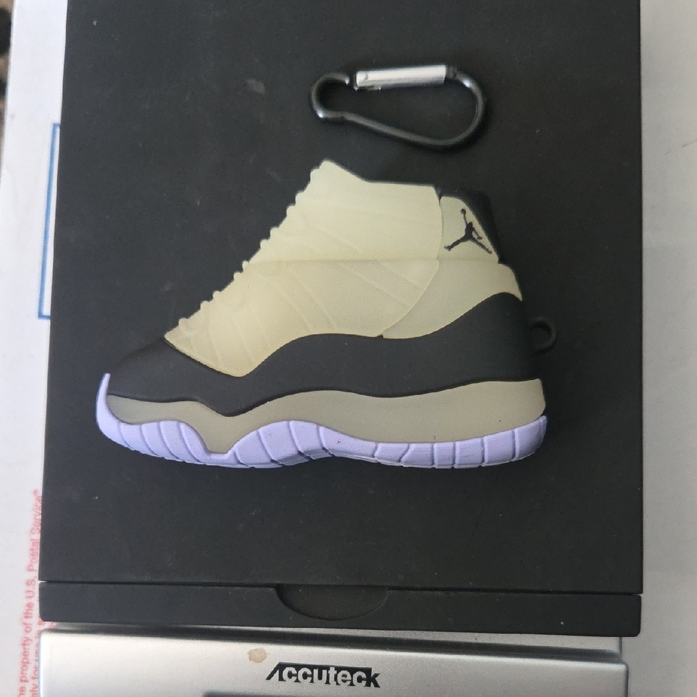 Airpod Case Jordan 11 Glow In Dark